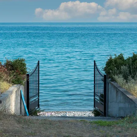 Alkea Beachfront Moles Kalives Halkidiki *
